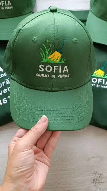 Șapcă verde cu logo brodat